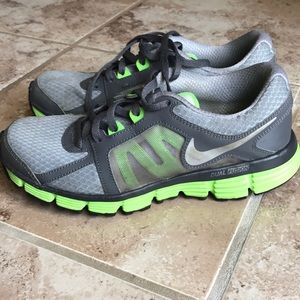 Nike Dual Fusion tennis shoes